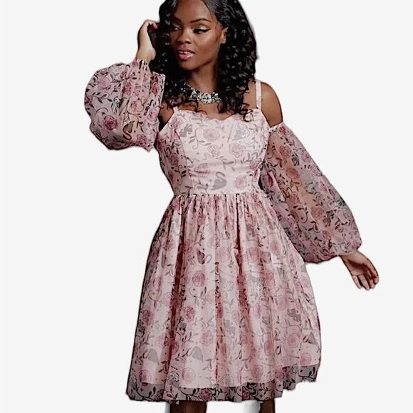 The School For Good And Evil Evers Cold Shoulder Dress Size Medium Nwt - Picture 8 of 8